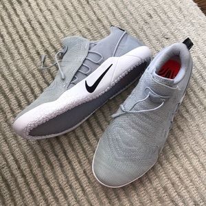 NEVER WORN NIKE ZOOMS